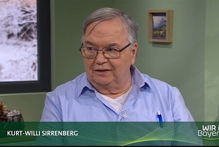 In der BR-Sendung "Wir in Bayern" vom 4. März 2026 war Kurt-Willi Sirrenberg vom "Betroffenenbeirat Bayern Stimme der SpielerInnen" zu Gast. 

Offen sprach Willi über seine persönlichen Erfahrungen mit Glücksspielsucht und die Herausforderungen auf dem Weg aus der Abhängigkeit.

Gemeinsam mit der Psychotherapeutin Birgit Salewski erklärte er, wie man Anzeichen einer Sucht erkennen kann und welche Schritte helfen, wieder ein selbstbestimmtes Leben zu führen. 

Hier geht es zum Beitrag in der ARD Mediathek:

https://www.ardmediathek.de/video/Y3JpZDovL2JyLmRlL2Jyb2FkY2FzdC9GMjAyNVdPMDE2NDgxQTA